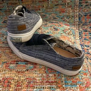 Slip on tennis shoes